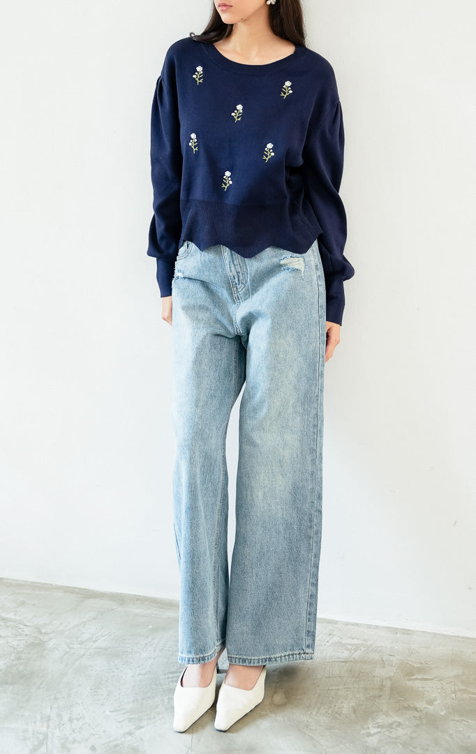 Sweter rajut wanita lengan panjang warna biru navy Ingrid Sweater berpotongan relaxed fit dengan kerah bulat (round neckline) dan detail bordir motif bunga (floral embroidery). 


