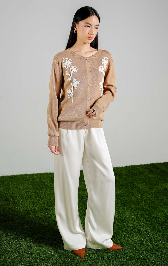 Cecilia Soutache Floral Knit Cardigan warna light brown, baju kardigan rajut lengan panjang wanita warna cokelat muda dengan bordir bunga putih dari This Is April. 