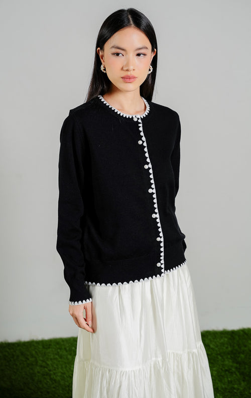Cullen Scalloped-Trim Contrast Knit Cardigan warna black, baju kardigan rajut lengan panjang wanita model pinggiran berombak warna hitam aksen putih dari This Is April.