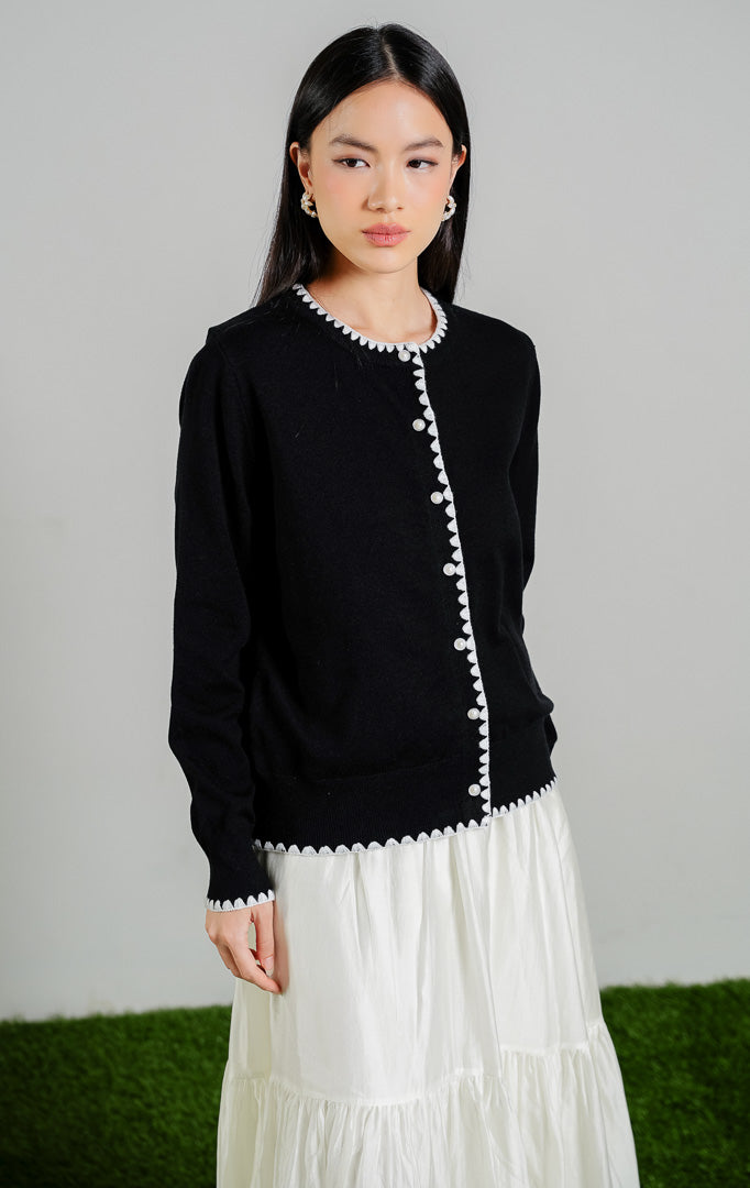 Cullen Scalloped-Trim Contrast Knit Cardigan warna black, baju kardigan rajut lengan panjang wanita model pinggiran berombak warna hitam aksen putih dari This Is April.