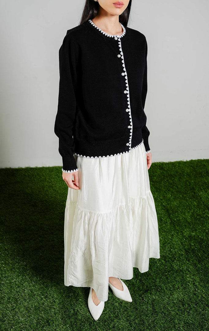 Cullen Scalloped-Trim Contrast Knit Cardigan warna black, baju kardigan rajut lengan panjang wanita model pinggiran berombak warna hitam aksen putih dari This Is April.