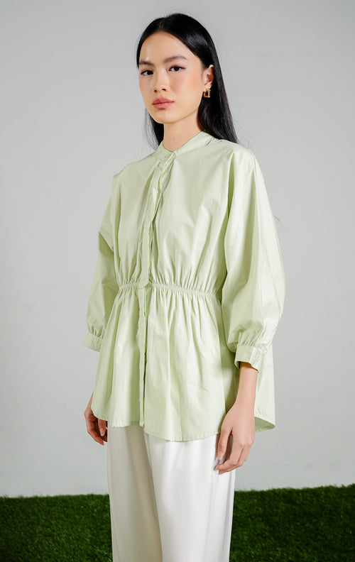 Ginera Top warna sage, atasan kemeja lengan panjang katun wanita model kerah shanghai dengan serutan karet di pinggang warna hijau sage dari This Is April 