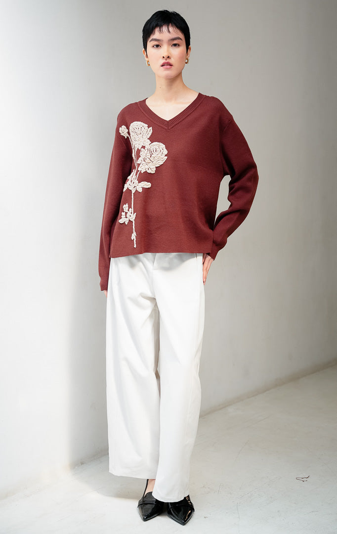 Sweter rajut wanita lengan panjang warna cokelat (brown) Lulie Sweater berpotongan kerah V (V-neckline) dengan aksen bordir motif bunga (floral embroidery).