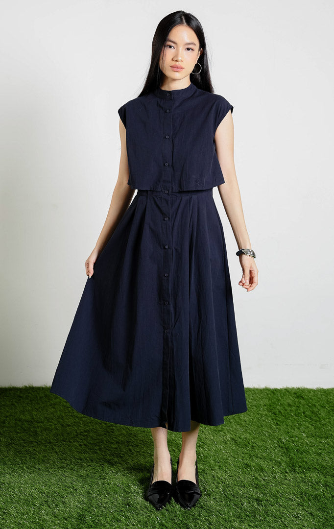Eleanora Band Collar Sleeveless Maxi Dress warna navy, baju gaun panjang tanpa lengan wanita model kerah shanghai aksen tumpuk warna biru dongker dari This Is April.