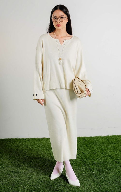 Letisya Minimalist V-Neck Button Detail Knit Set warna ivory, satu setelan rajut baju lengan panjang dan rok panjang wanita warna putih gading dari This Is April. 