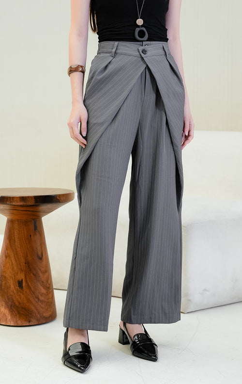 Celana panjang wanita Paullette Pinstripe Wide Leg Pants warna grey (abu-abu) motif garis halus (pinstripe) dengan detail siluet wrap waist dan potongan wide-leg yang elegan. 