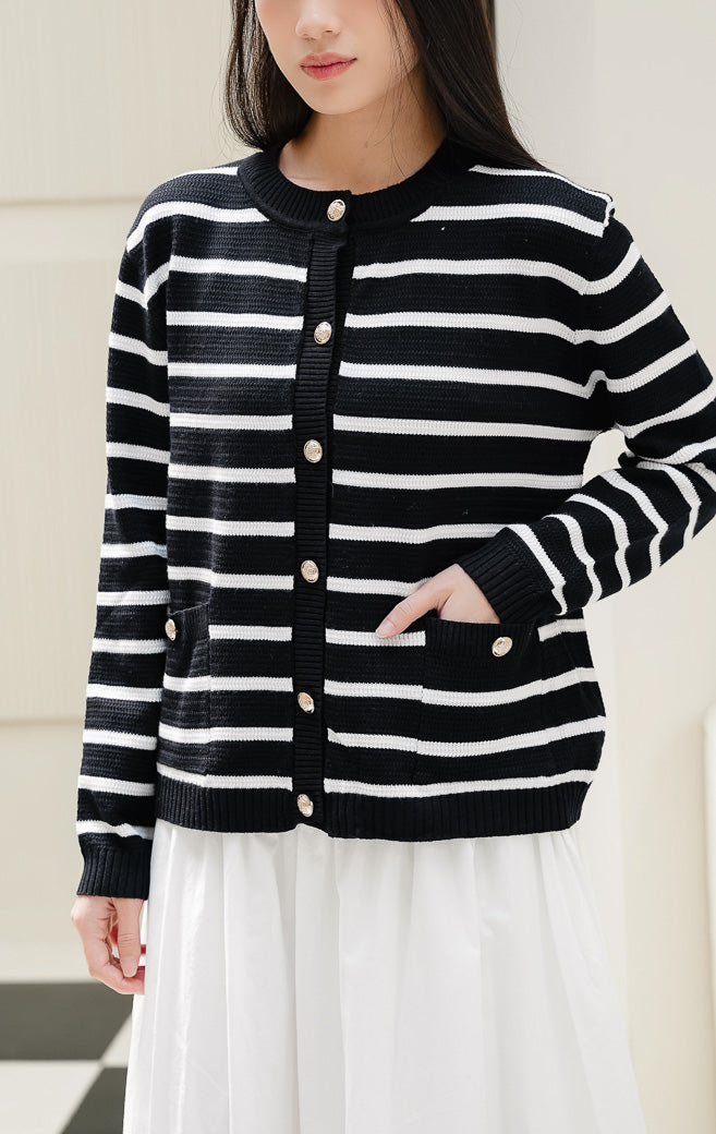 Cardigan rajut wanita lengan panjang warna hitam motif garis (striped) Redford Top dengan kancing emas (gold buttons), kerah bulat (round-neck), dan saku depan. 