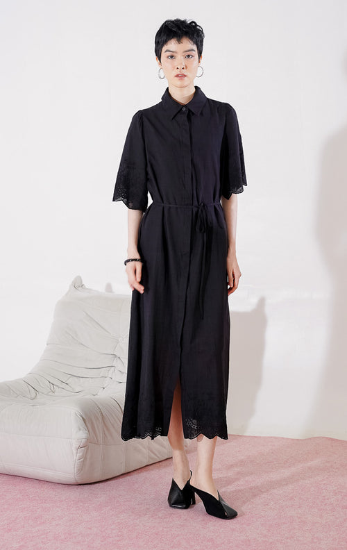 Maxi dress wanita This Is April Alessio Dress warna hitam, lengan pendek berkerah klasik, dengan kancing depan penuh, detail bordir, dan tali pengikat pinggang