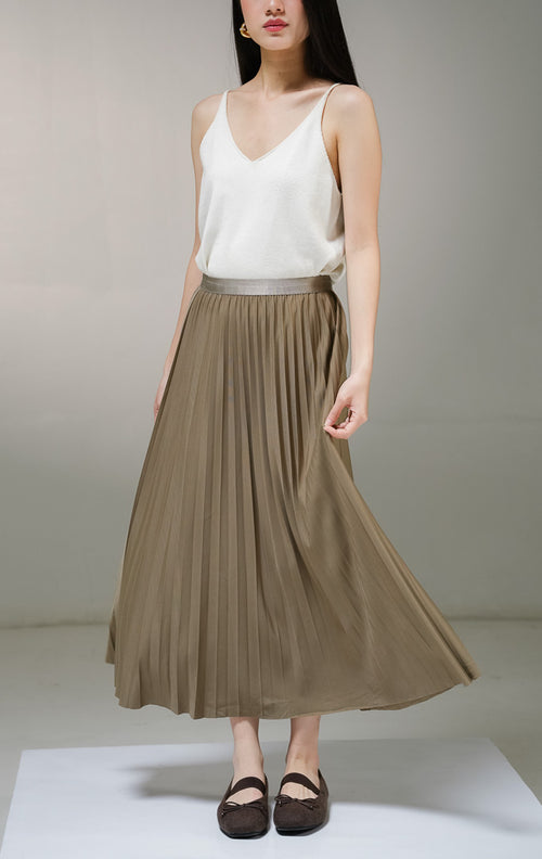 Rok panjang midi wanita This Is April Anessa Skirt warna cokelat (brown), model rok plisket pleated lipit kecil dengan ban pinggang elastis karet penuh. 