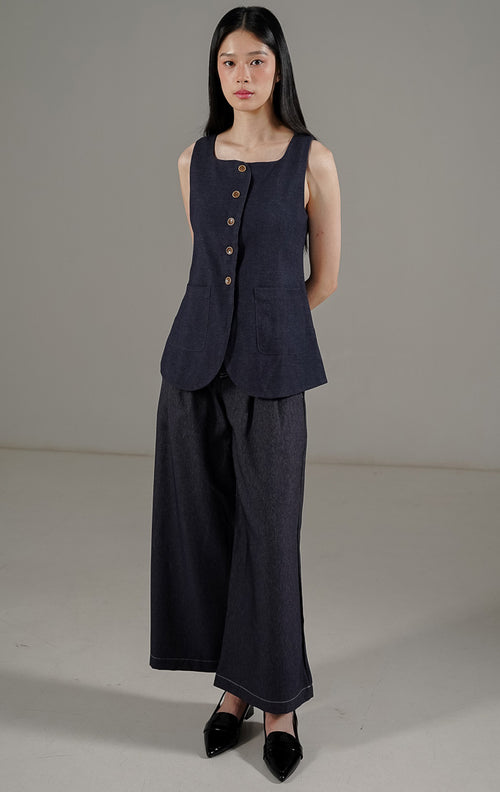 Camille Vest Navy dari This Is April, rompi tanpa lengan wanita warna biru navy dengan detail kancing depan dan tali pinggang yang bisa disesuaikan.