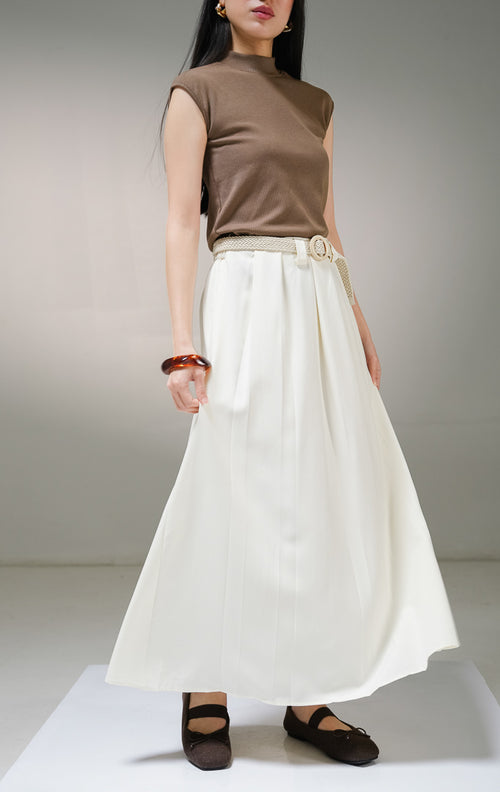 Rok panjang wanita This Is April Christine Skirt warna ivory (krem), model rok a-line dengan detail lipit rampel depan, lubang tempat sabuk, dan karet pinggang elastis belakang.