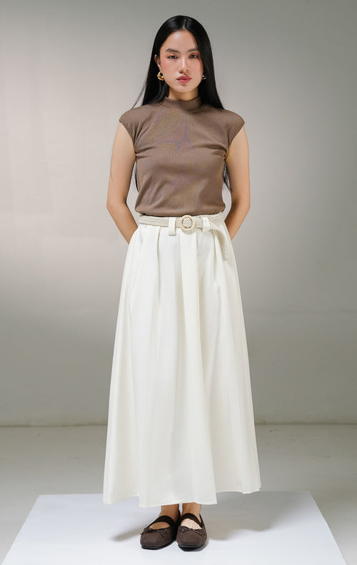 Rok panjang wanita This Is April Christine Skirt warna ivory (krem), model rok a-line dengan detail lipit rampel depan, lubang tempat sabuk, dan karet pinggang elastis belakang.