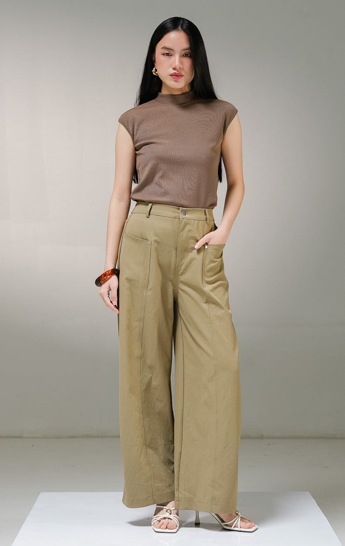 Celana panjang wanita This Is April Eleinna Pants warna khaki, model celana kain kerja highwaist dengan kancing depan silver rivet, tempat sabuk, saku samping dalam, dan karet pinggang elastis belakang.