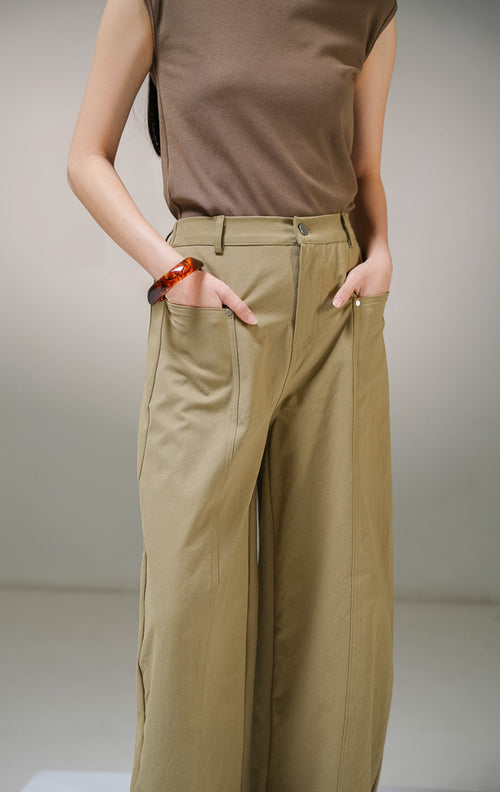 Celana panjang wanita This Is April Eleinna Pants warna khaki, model celana kain kerja highwaist dengan kancing depan silver rivet, tempat sabuk, saku samping dalam, dan karet pinggang elastis belakang.