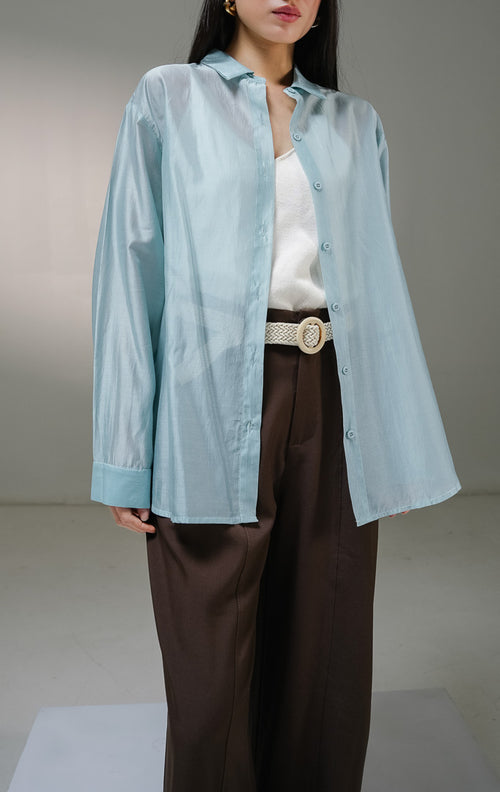 Kemeja lengan panjang wanita This Is April Favino Top warna biru mint, model oversized shirt dengan material kain sheer transparan halus yang menerawang dan detail kancing depan hidup.