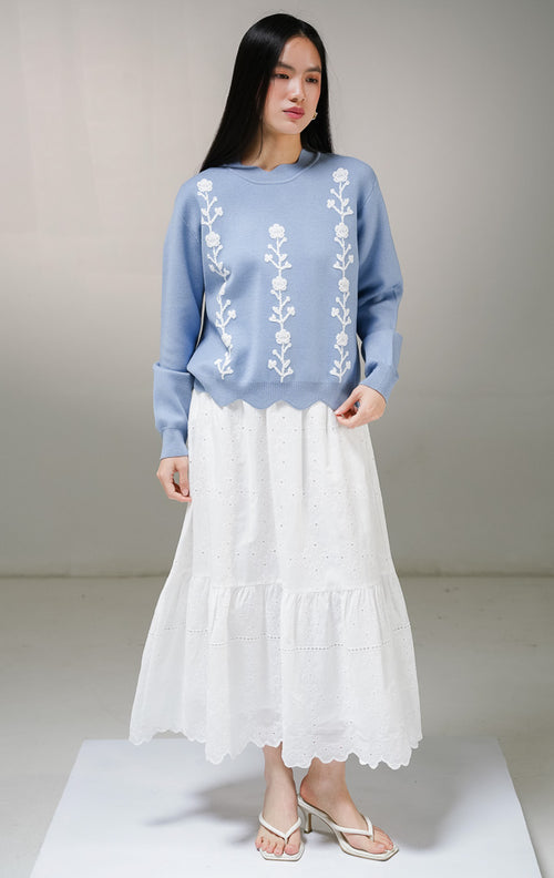 Atasan sweater rajut lengan panjang wanita This Is April Galina Sweater warna biru muda dengan detail tiga lajur motif bordir bunga timbul warna putih di bagian depan. 