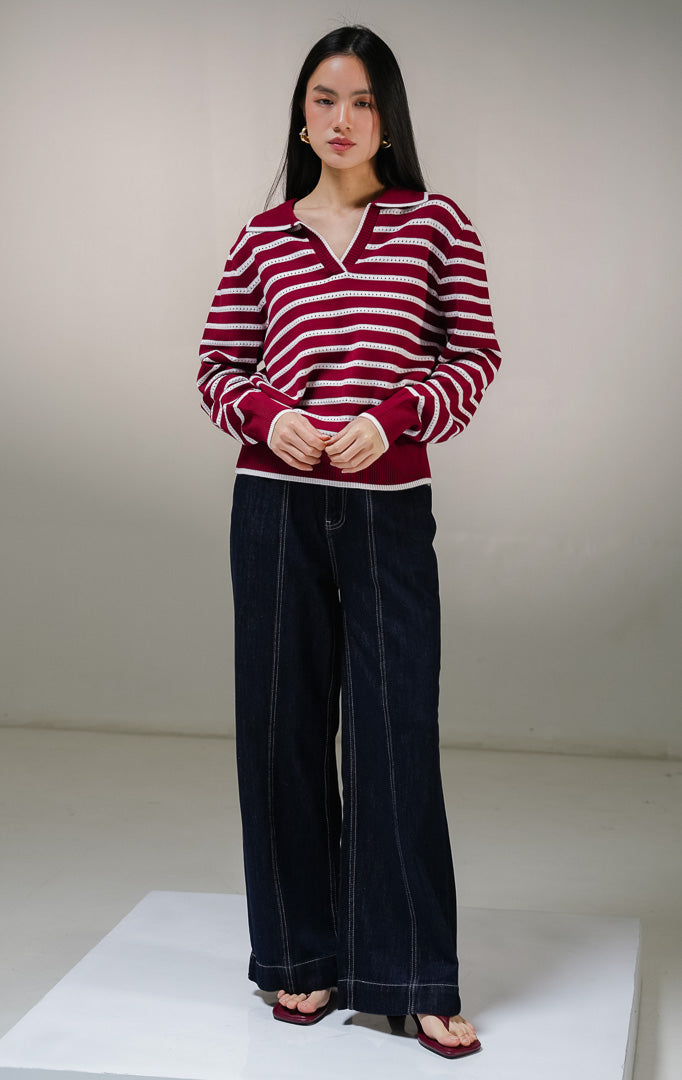 Atasan sweater rajut lengan panjang wanita This Is April Laurel Sweater warna merah marun motif garis horisontal putih, model kerah v-neck lebar dengan detail rajutan jaring berlubang kecil pada bagian stripe putih.