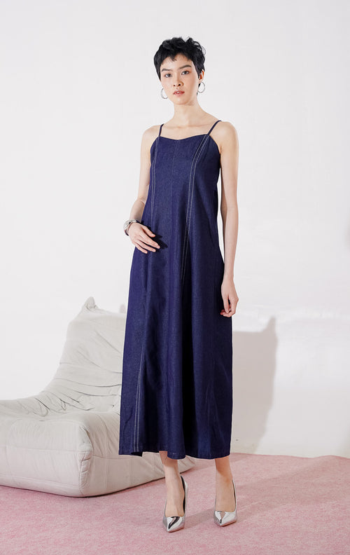 Gaun panjang denim wanita This Is April Vixen Dress warna indigo, model tali spageti tipis, siluet fitted, dengan detail ritsleting samping. 