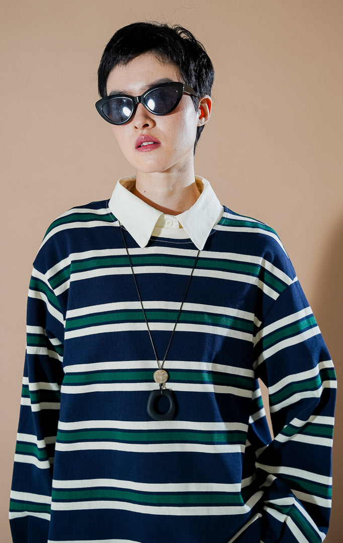 Yebin Sweater Navy dari This Is April, sweater oversized wanita motif garis warna navy, hijau, dan putih dengan material katun yang lembut.