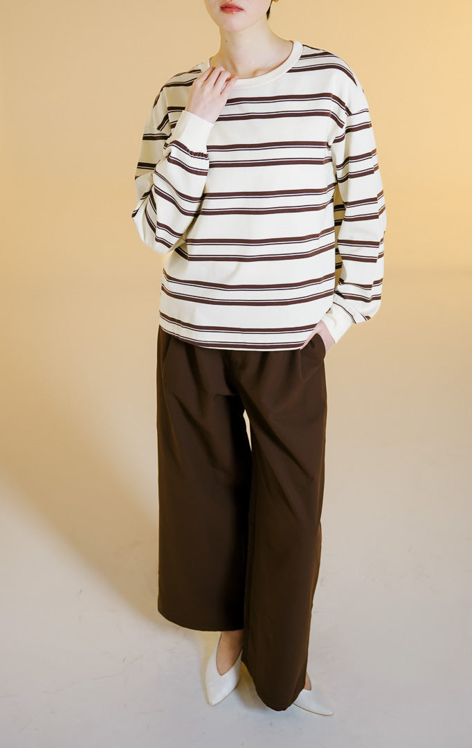 Pakaian kasual wanita model sweter lengan panjang bahan jersey berkerah bulat motif garis-garis (striped jersey pullover sweater) warna gading Desira Sweater untuk gaya harian dan kasual anggun. 