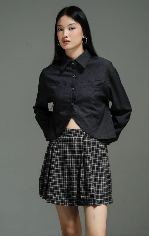 Atasan wanita model kemeja lengan panjang warna navy dengan potongan bagian bawah melengkung yang khas (navy curved hemline shirt top) Haruki Top untuk gaya harian yang minimalis dan chic.