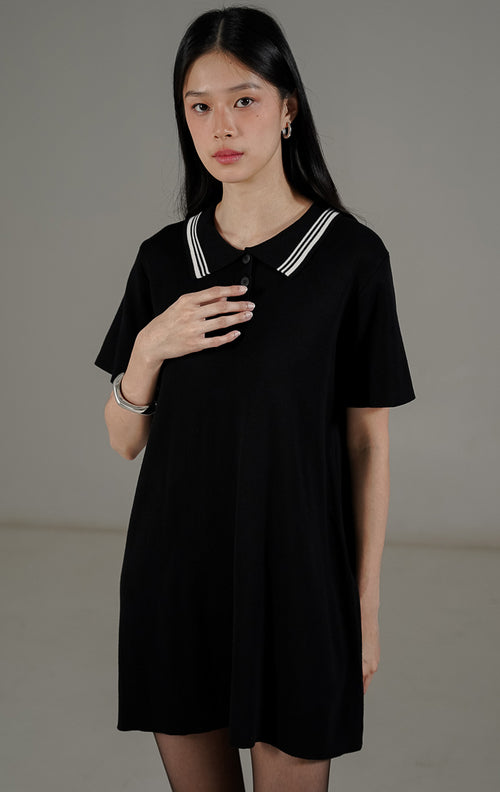  Iveta Dress Black dari This Is April, gaun rajut midi warna hitam dengan detail kerah polo garis putih dan kancing depan aktif.