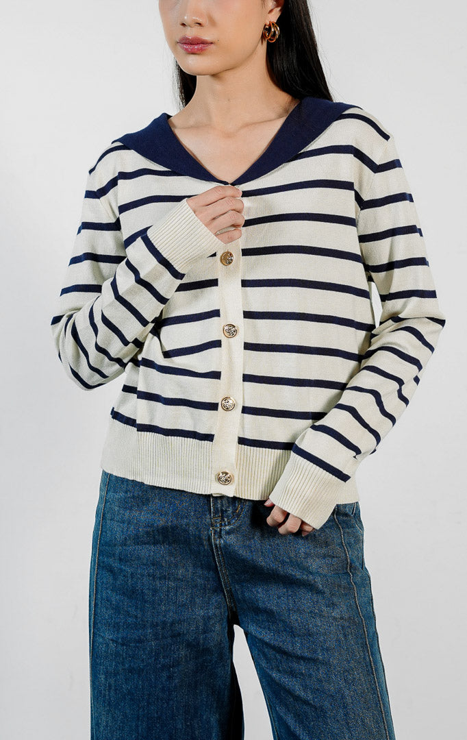 Atasan wanita model outerwear cardigan rajut lengan panjang motif garis warna ivory dengan detail kerah gaya pelaut (ivory striped sailor collar cardigan) Leone Cardigan untuk gaya kasual yang rapi dan menawan.