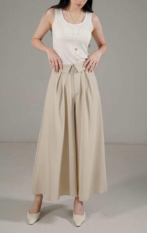 Maia Pants Taupe dari This Is April, celana kulot wanita warna cokelat taupe dengan detail pinggang lipat unik dan karet elastis di belakang