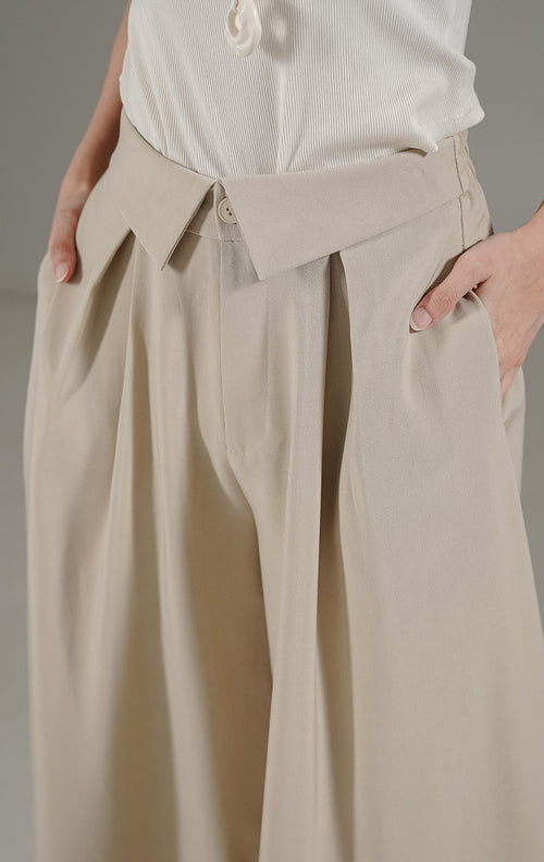Maia Pants Taupe dari This Is April, celana kulot wanita warna cokelat taupe dengan detail pinggang lipat unik dan karet elastis di belakang