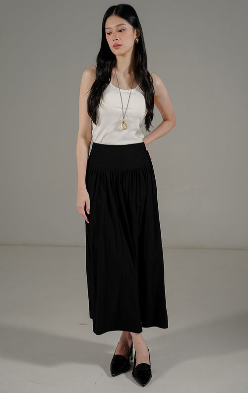 Nikita Skirt Black dari This Is April, rok panjang warna hitam minimalis dengan detail pinggang karet dan siluet flowy yang rapi.