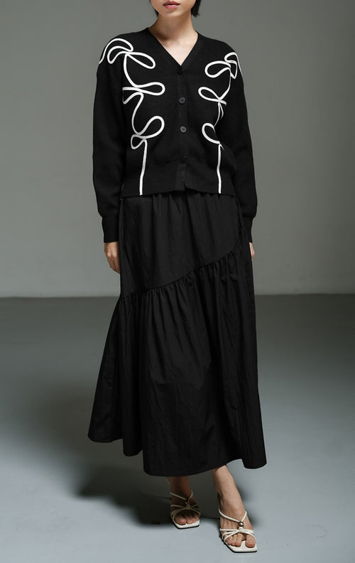 Atasan wanita model cardigan rajut warna hitam dengan detail bordir tali abstrak yang unik (black abstract cord embroidery cardigan) Nirexon Cardigan untuk gaya chic sehari-hari. 