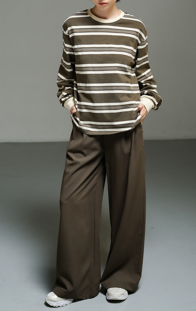 Atasan wanita model sweater lengan panjang bahan katun motif garis horizontal warna hijau olive (olive basic horizontal striped sweater) Orni Sweater yang kasual dan versatile. 