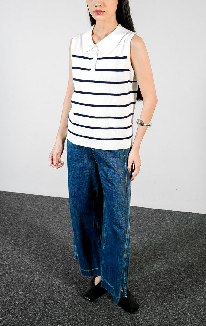 Pakaian wanita model atasan rajut tanpa lengan motif garis ala Breton (Breton striped sleeveless knit top) warna dasar putih Saira Top untuk gaya kasual chic bergaya Prancis. 