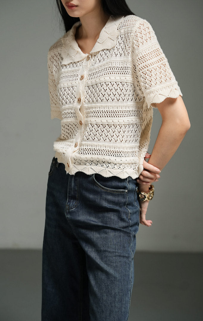 Atasan wanita model rajut crochet motif berlubang warna ivory dengan kerah datar (ivory flat collared crochet top) Silmora Top yang memberikan kesan anggun dan kasual. 