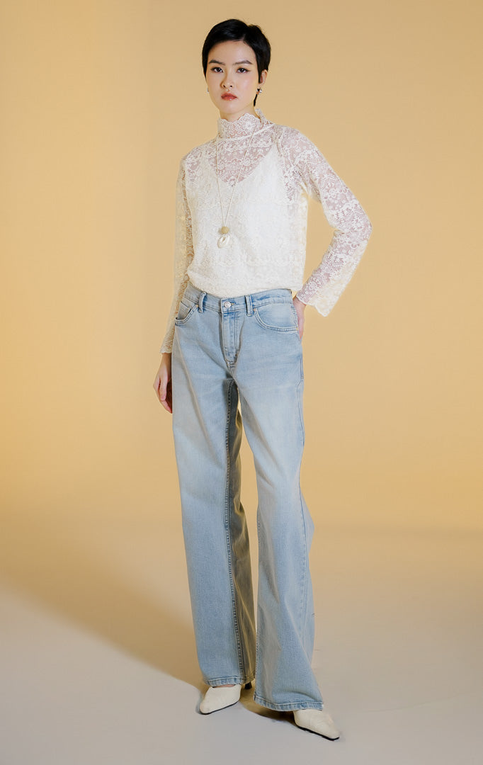 Pakaian wanita model celana panjang jeans potongan lurus (straight-leg rigid denim pants) warna biru muda Light Denim Verline Pants untuk gaya kasual modern yang rapi. 