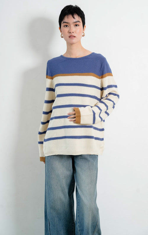 Sweter rajut wanita lengan panjang warna ivory kombinasi biru (ivory blue striped) Vico Sweater berbahan rajut bertekstur (textured knit) dengan kerah bulat (round neckline).